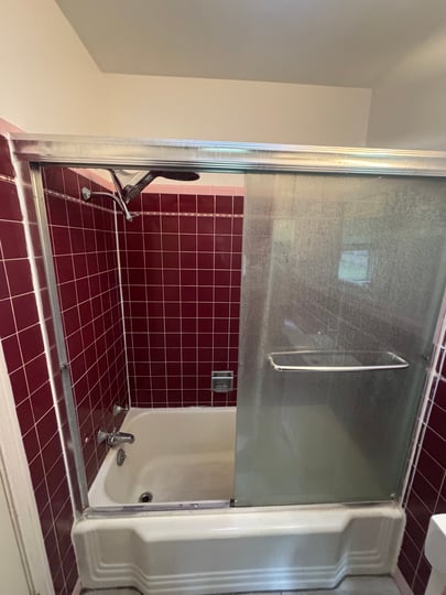 Before Photo of Bathtub 